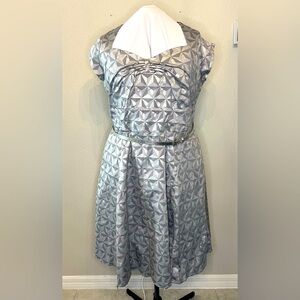 Disney Dress Shop Women’s 2X Silver Spaceship Earth Dress
